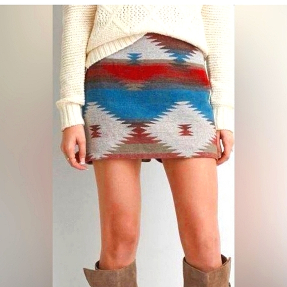 American Eagle Outfitters Dresses & Skirts - AMERICAN EAGLE Aztec print wool blend mini skirt. Size 0